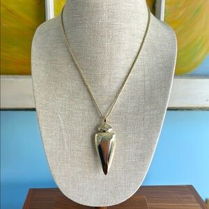 Kendra Scott necklace